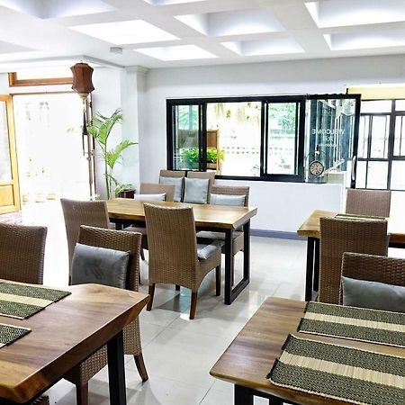 Hotel Spring@Tapae à Chiang Mai Extérieur photo