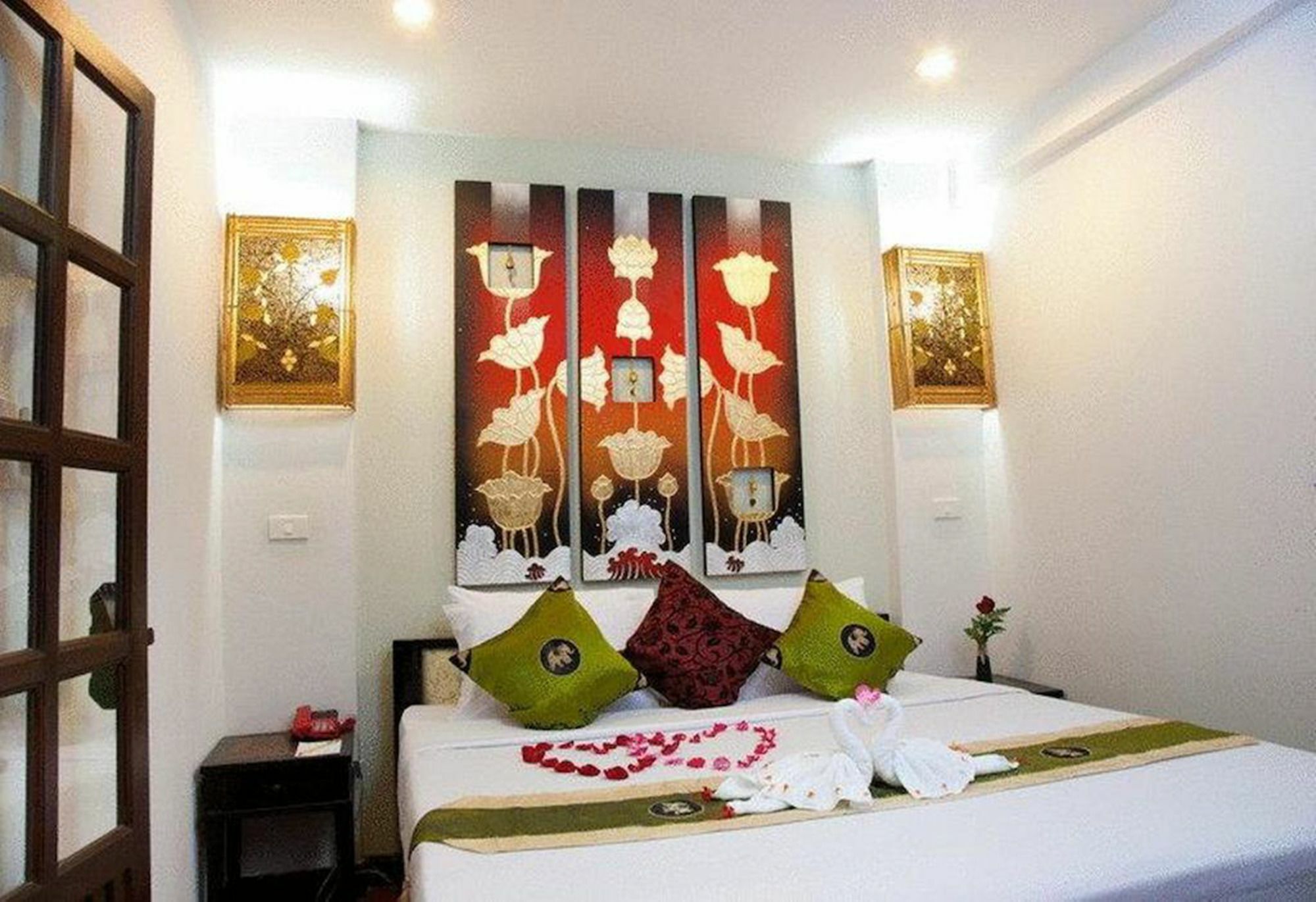 Hotel Spring@Tapae à Chiang Mai Extérieur photo
