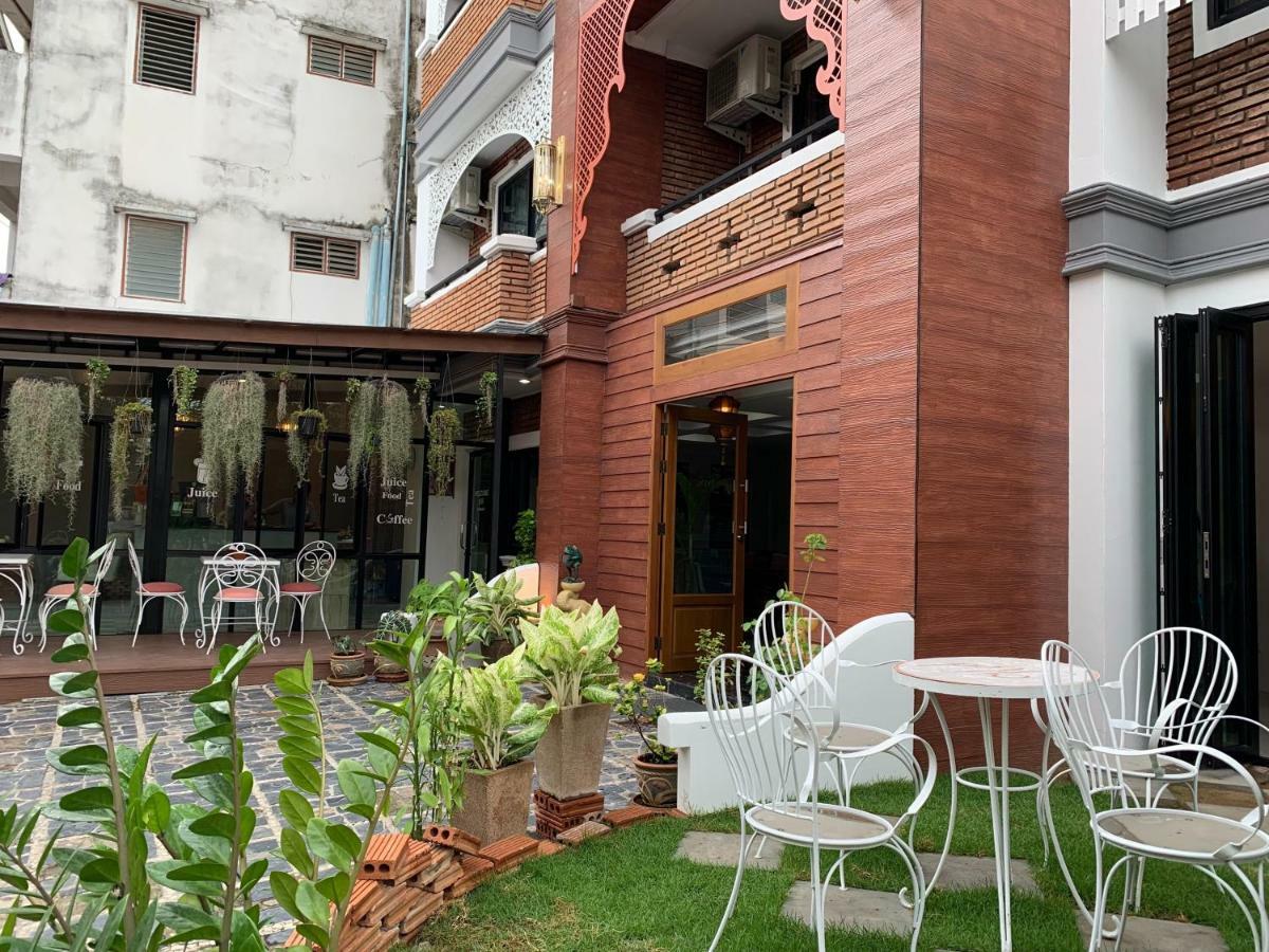 Hotel Spring@Tapae à Chiang Mai Extérieur photo