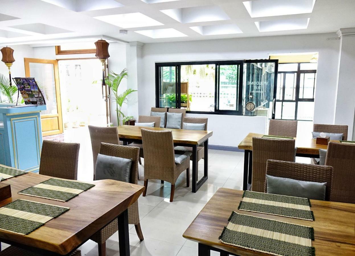 Hotel Spring@Tapae à Chiang Mai Extérieur photo