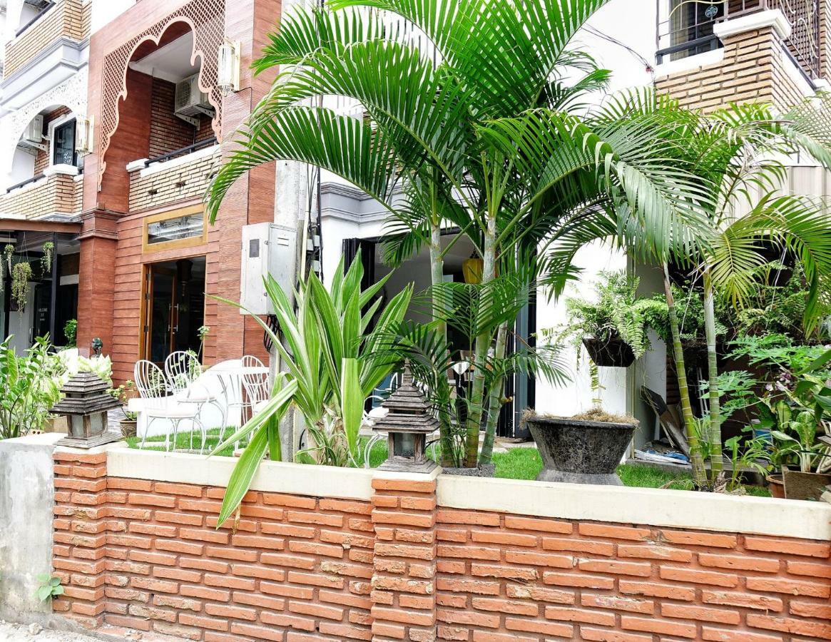 Hotel Spring@Tapae à Chiang Mai Extérieur photo
