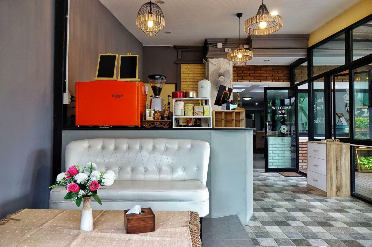 Hotel Spring@Tapae à Chiang Mai Extérieur photo